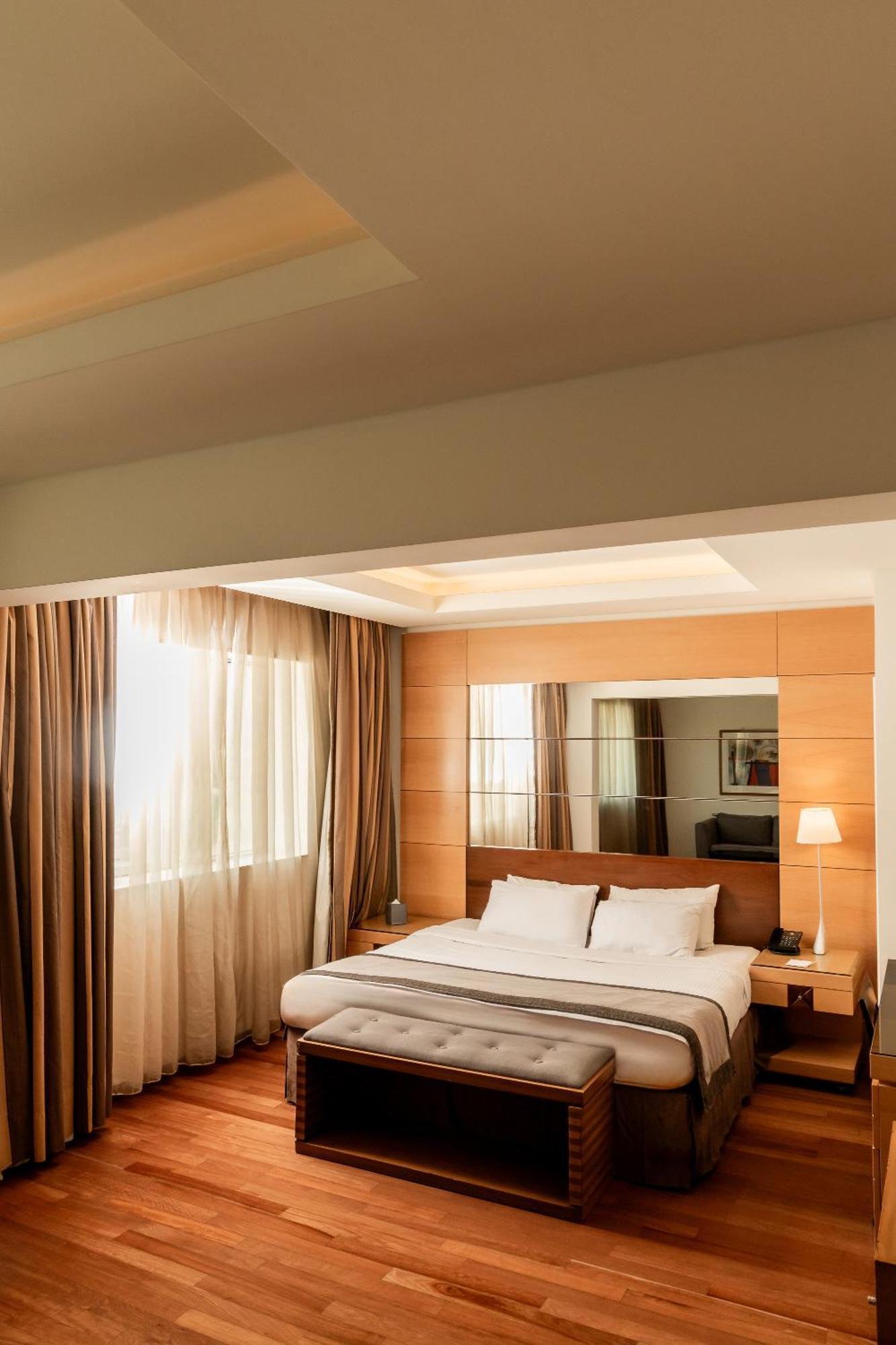 Coral Beach Hotel And Resort Beirut Esterno foto