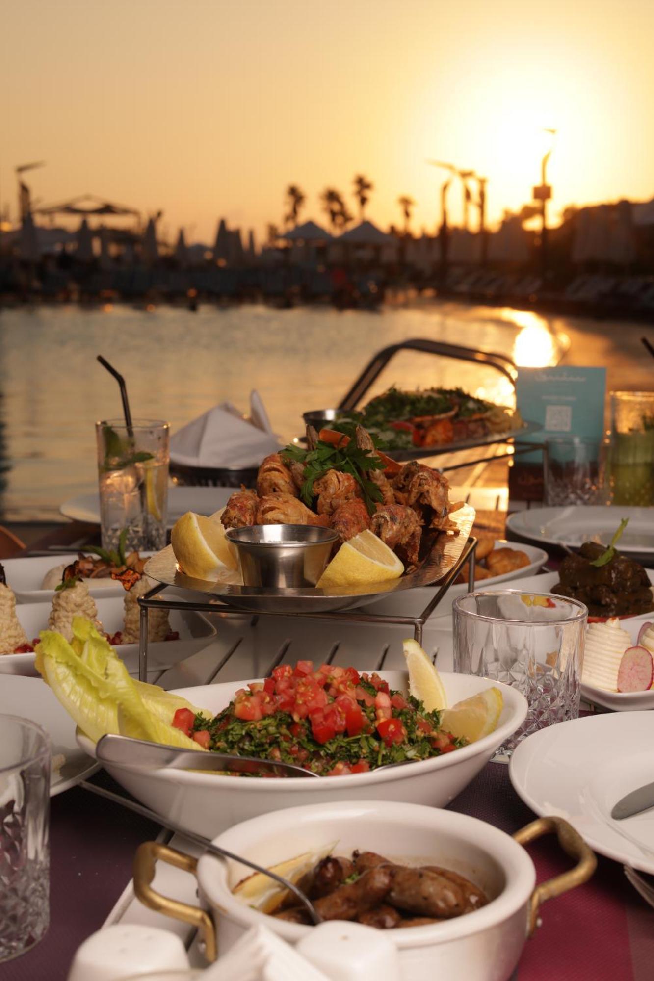 Coral Beach Hotel And Resort Beirut Esterno foto