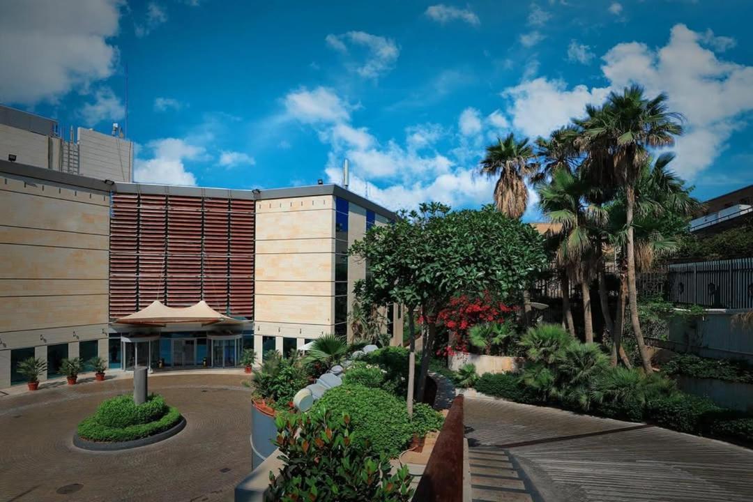 Coral Beach Hotel And Resort Beirut Esterno foto