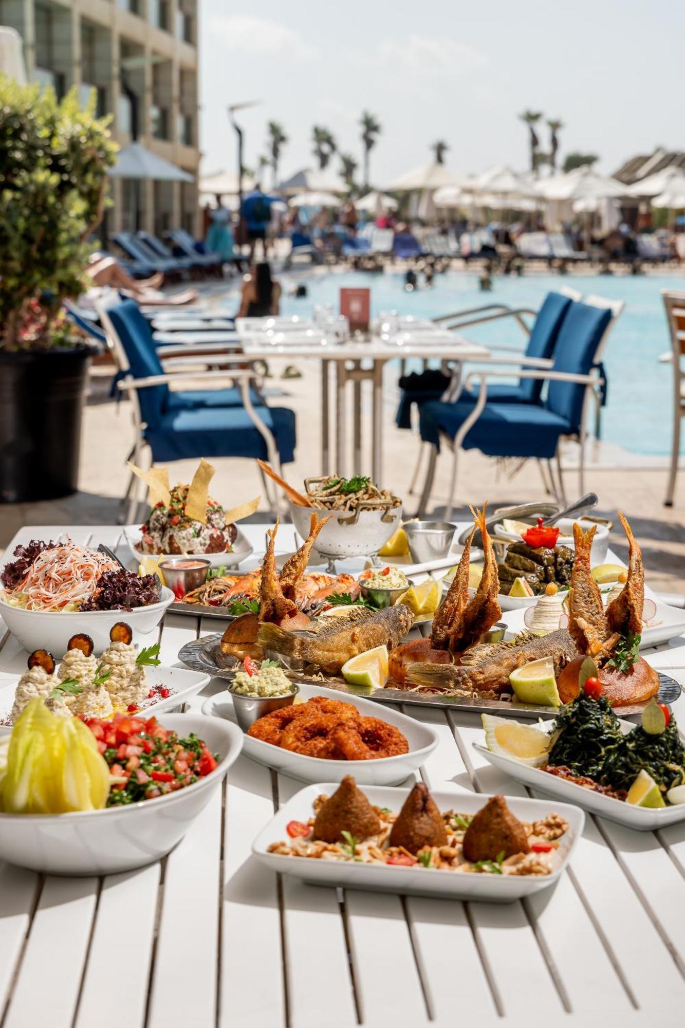Coral Beach Hotel And Resort Beirut Esterno foto
