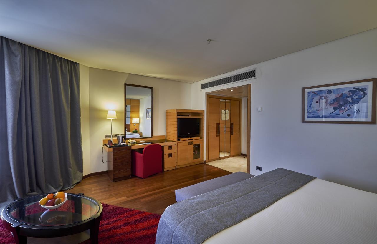 Coral Beach Hotel And Resort Beirut Esterno foto